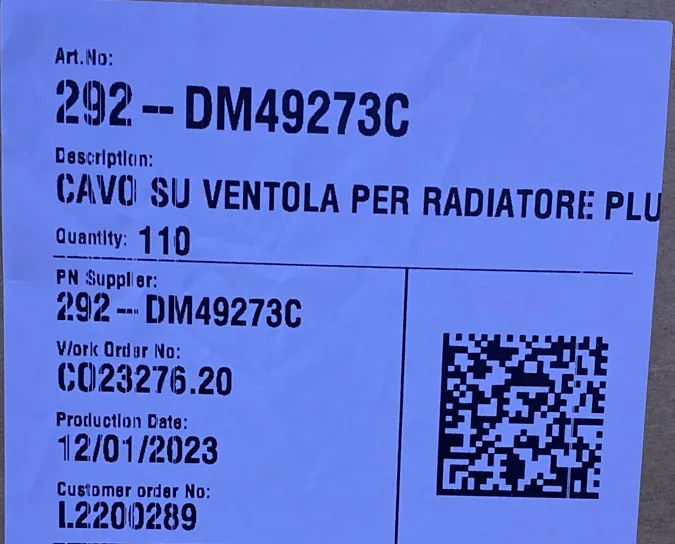 Etichetta di tracciabilità con codice articolo, ordine di produzione e QR code