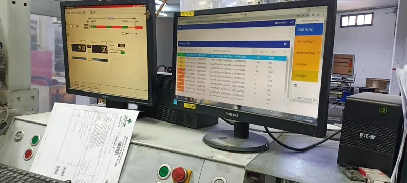 Monitor del sistema M.E.S. collegato alla macchina