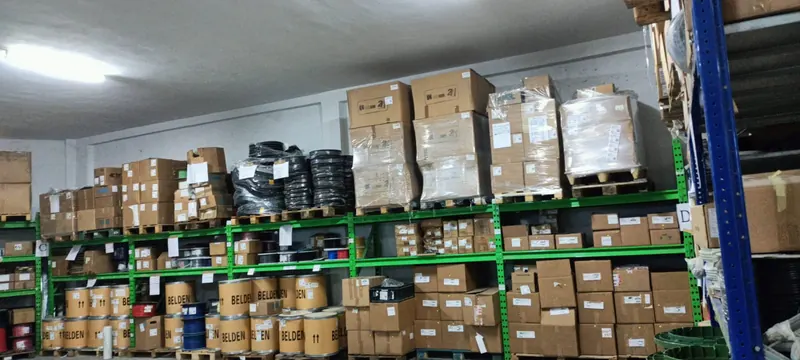 Scaffalature del magazzino componenti